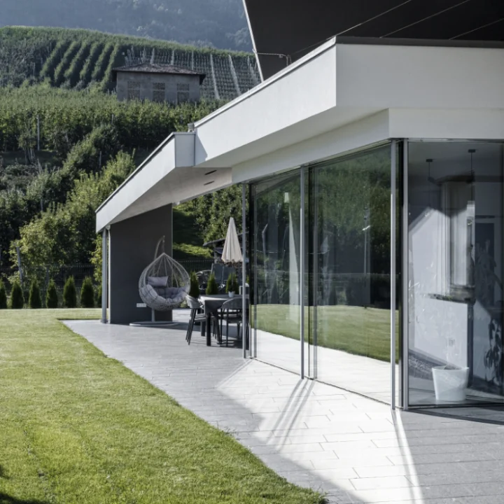 esterno fragments house