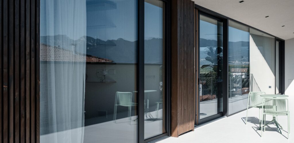 frobelian house portafinestra