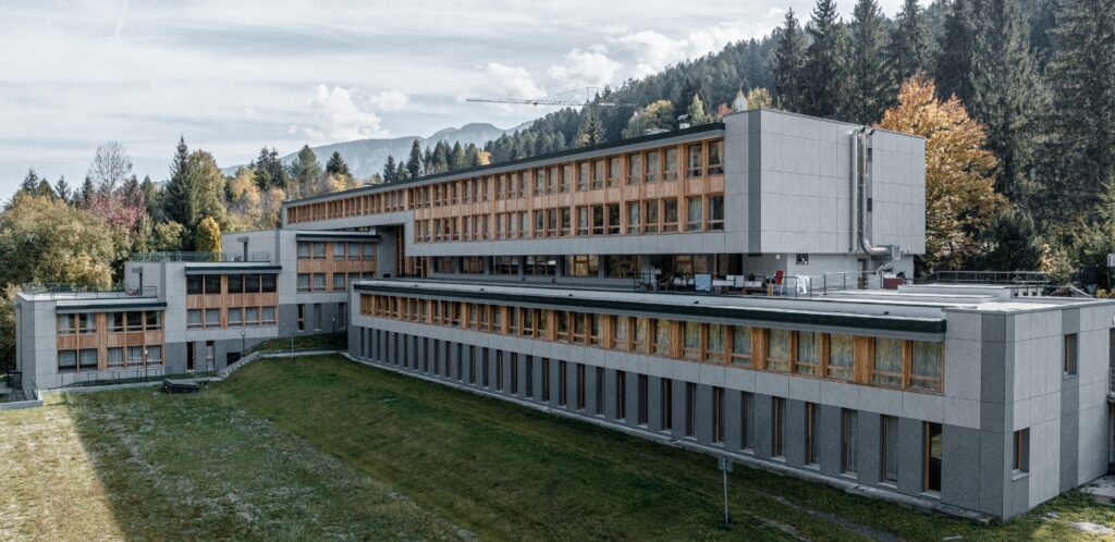 residence lago rotondo panoramica struttura esterna